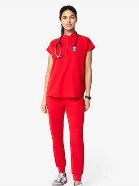 FIG CORE SCRUB COLLECTION IN LIMITED EDITION POP RED 
SCRUB TOP 
LIKE NEW
